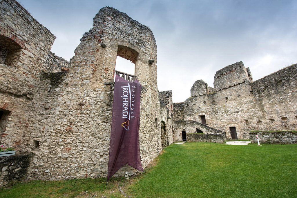 Šumava's trio of castle days Rabí castle autumn 2020